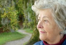Czy ZUS sam przeliczy emeryturę po 65 roku życia?