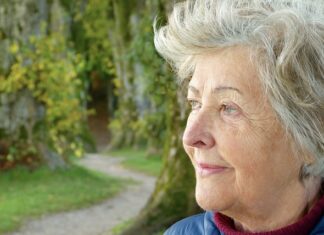Czy ZUS sam przeliczy emeryturę po 65 roku życia?